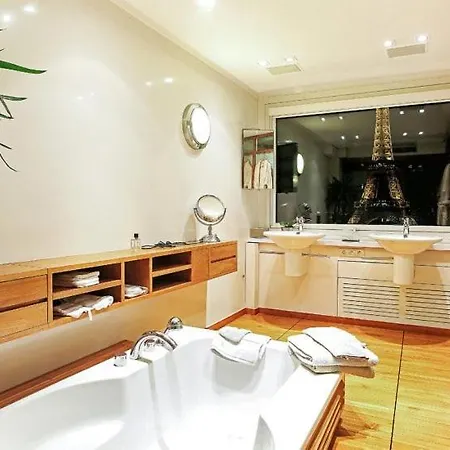 Extraordinary Penthouse Near Turn Eiffel! Paryż